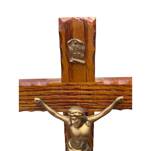 Crucifix With Brass Jesus Christ Figure & INRI Plaque Wooden Wall HANGING - Picture 4 of 10